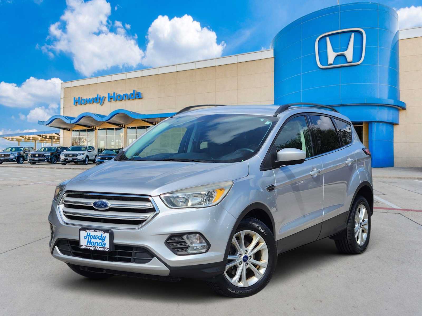 Used 2018 Ford Escape SE w/ SE Sync 3 Package FWD image 1