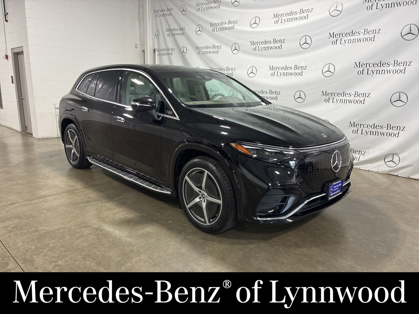 Used 2023 Mercedes-Benz EQS 580 4MATIC SUV image 1