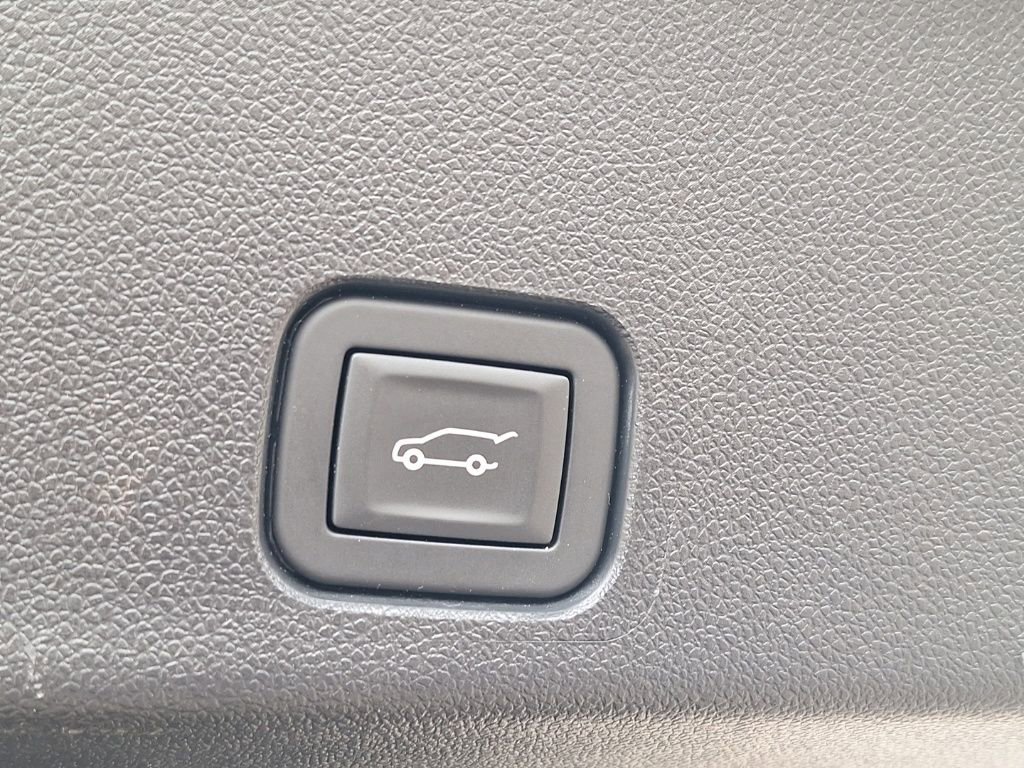 Used 2025 Chevrolet Traverse LT image 29