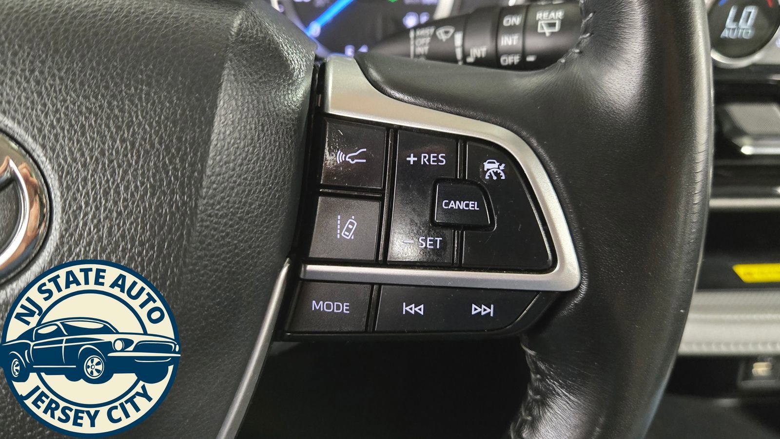 Used 2023 Toyota Highlander XLE AWD/4WD image 14