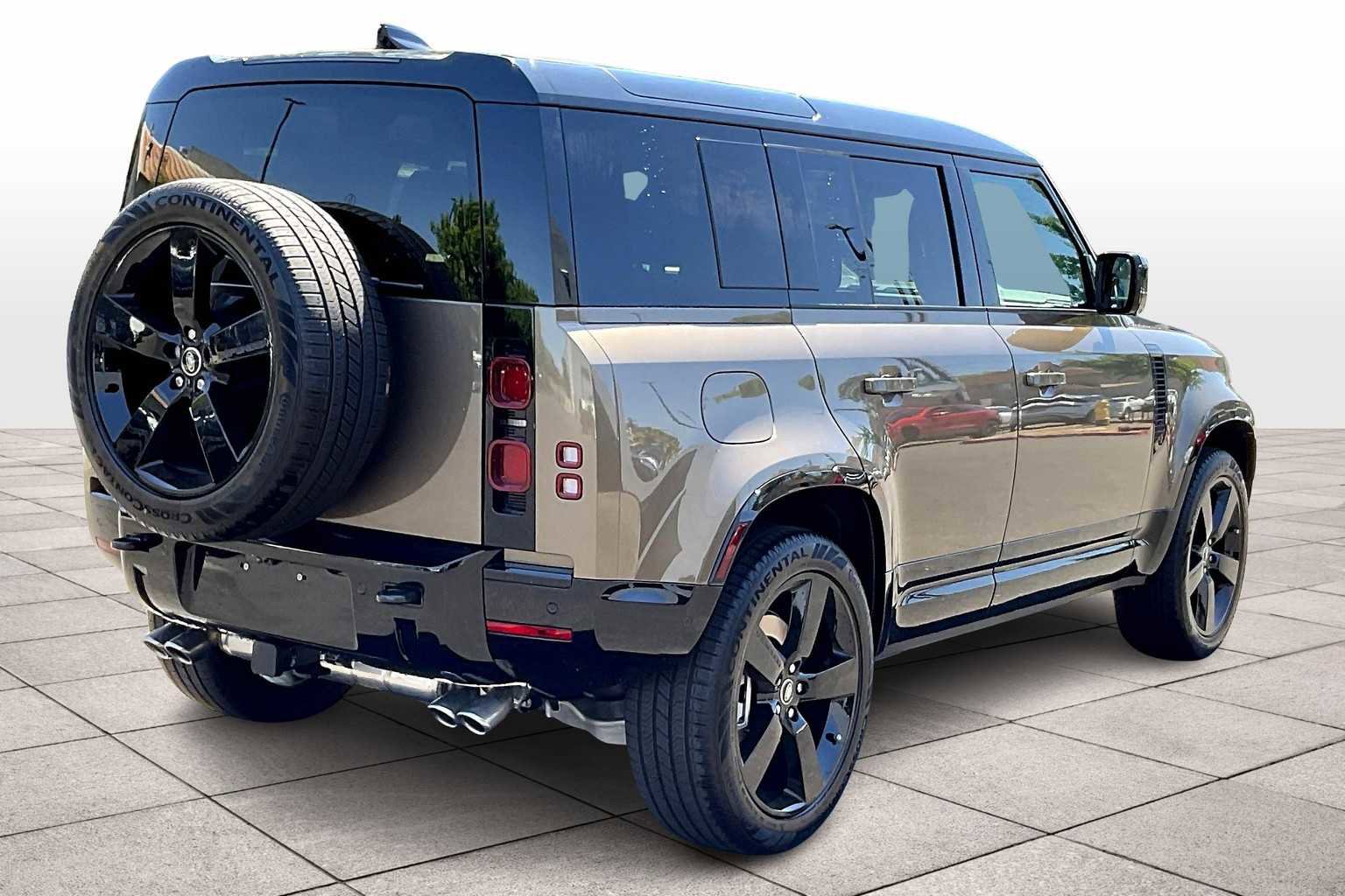 New 2025 Land Rover Defender 110 X-Dynamic SE image 4