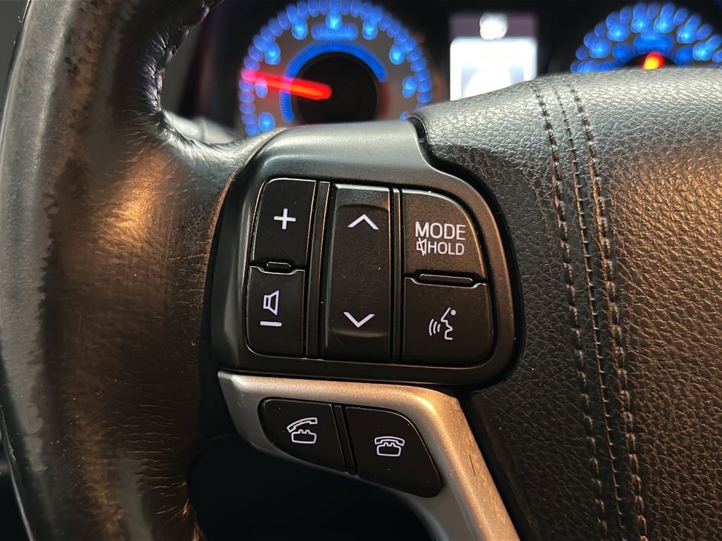 Used 2015 Toyota Sienna SE FWD image 22