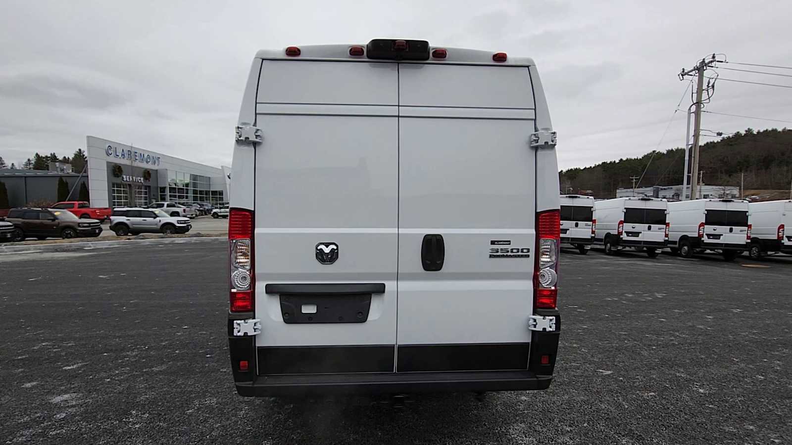 New 2024 RAM ProMaster 3500 w/ Quick Order Package 22G SLT image 7