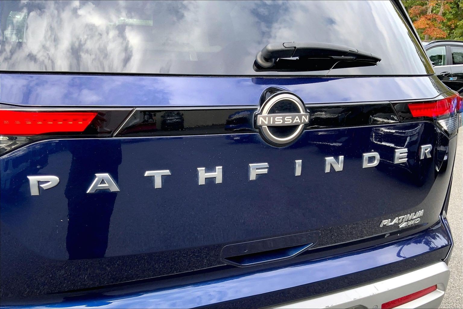 Used 2022 Nissan Pathfinder Platinum w/ Cargo Package AWD/4WD image 17