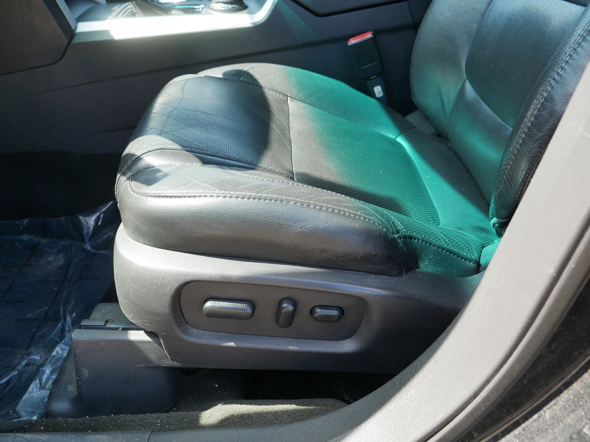 Used 2014 Ford Explorer Limited w/ Equipment Group 302A AWD/4WD image 14