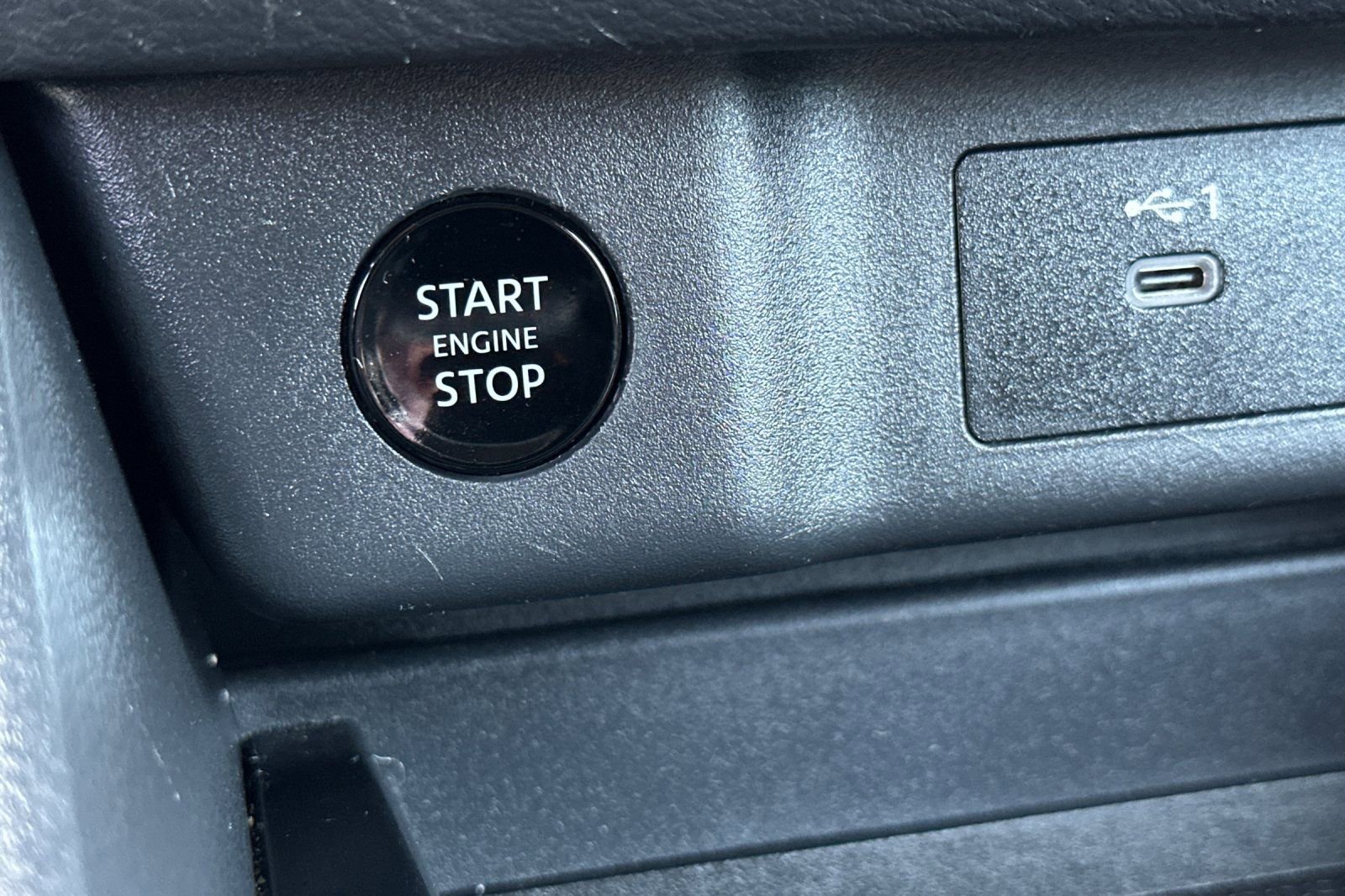 Used 2024 Nissan Rogue S image 33