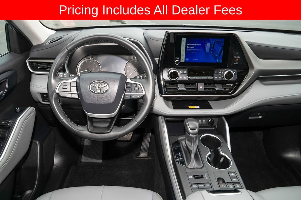 Used 2024 Toyota Highlander XLE AWD/4WD image 7