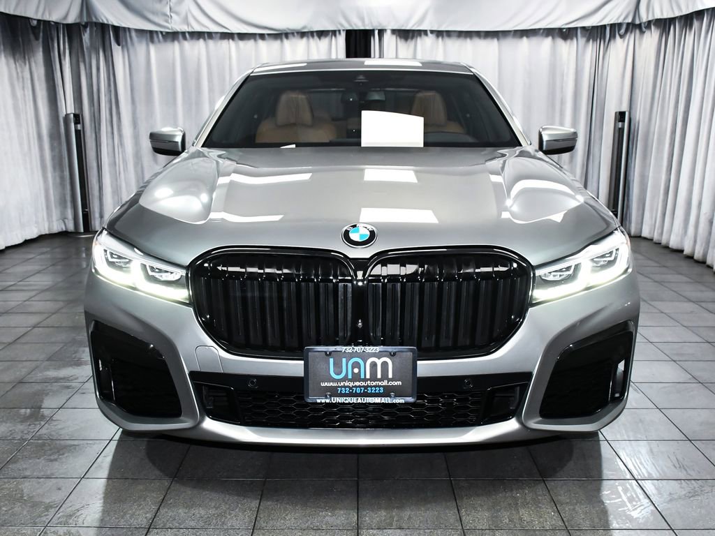 Used 2022 BMW 740i xDrive w/ M Sport Package image 2