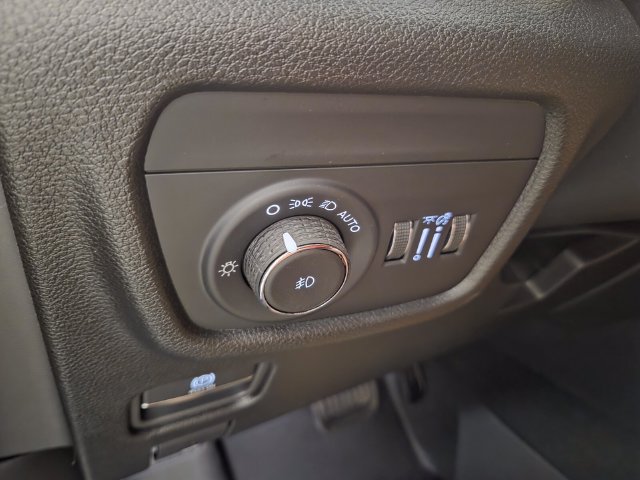 Used 2025 Jeep Grand Cherokee Limited RWD image 30