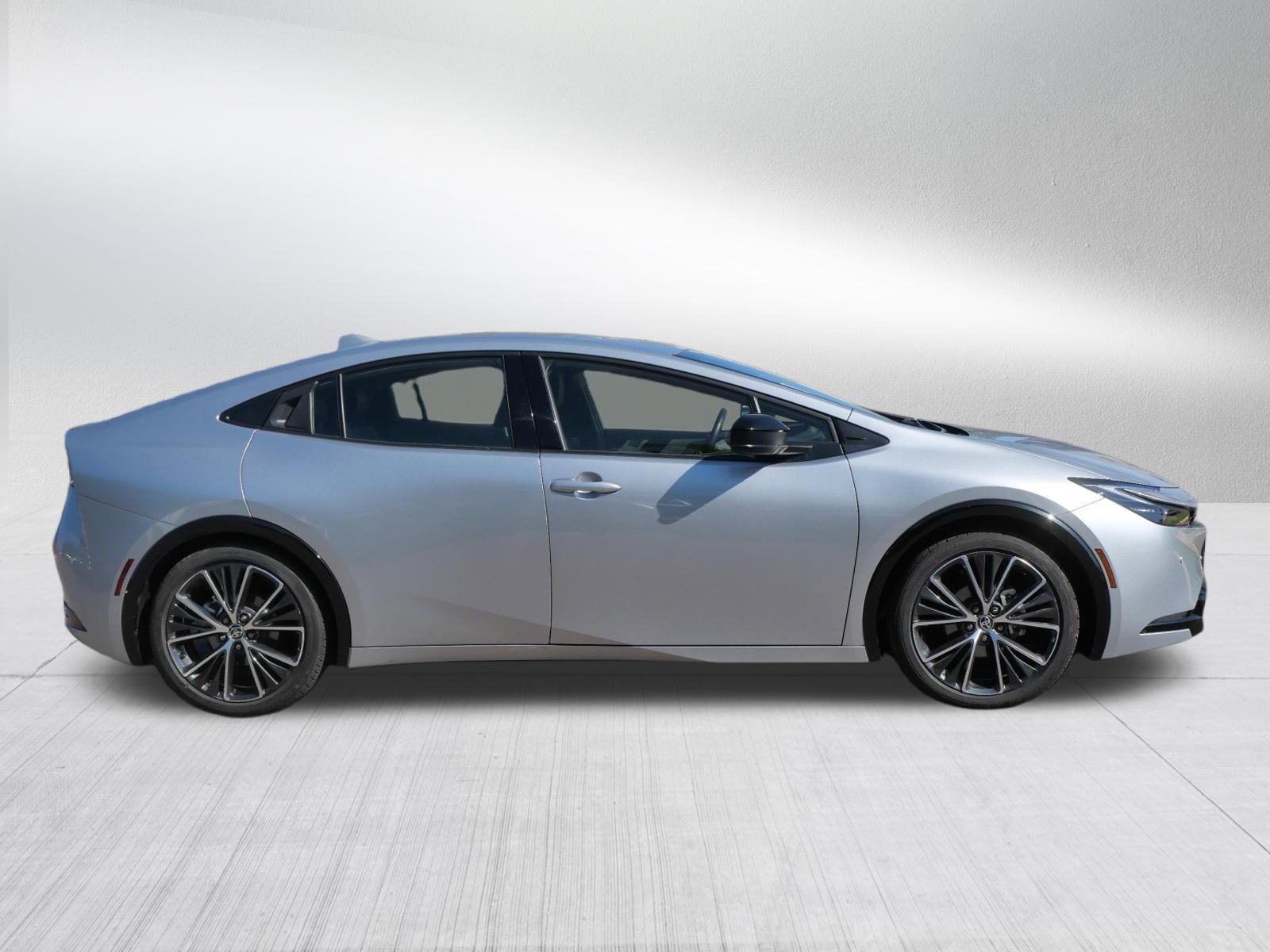 Certified 2025 Toyota Prius XLE FWD image 9