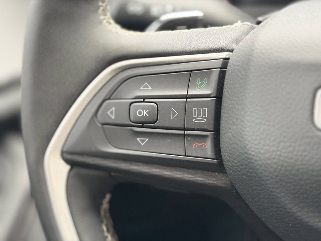 Used 2023 Jeep Grand Cherokee L Laredo w/ Luxury Tech Group I AWD/4WD image 28