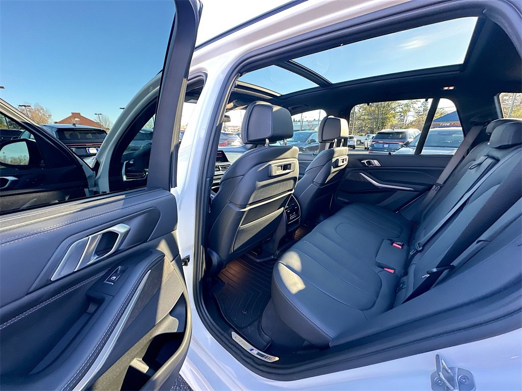 Used 2022 BMW X5 xDrive40i w/ M Sport Package image 17
