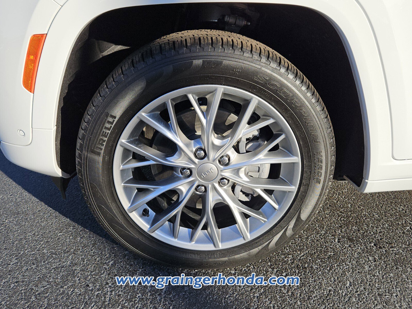 Used 2024 Jeep Grand Cherokee Summit w/ Luxury Tech Group V image 9