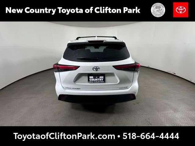 Used 2023 Toyota Highlander XLE image 4