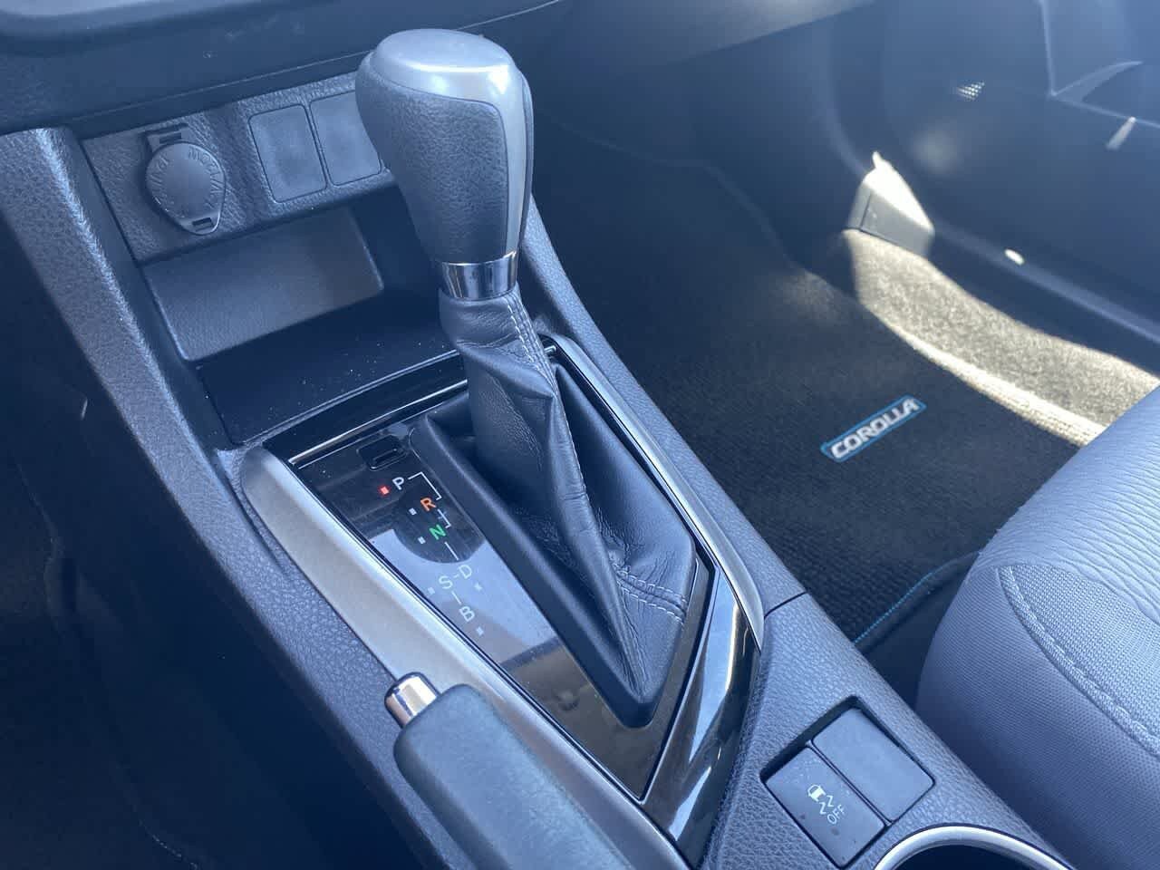Used 2015 Toyota Corolla LE FWD image 19