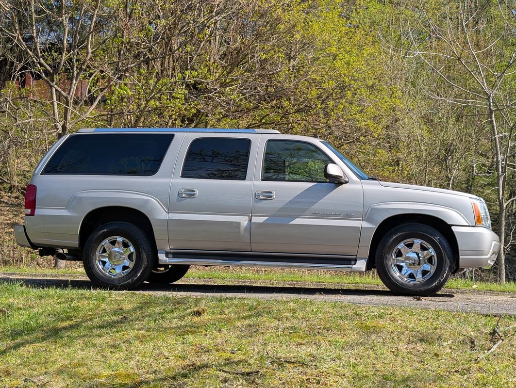 Used 2004 Cadillac Escalade ESV AWD image 11