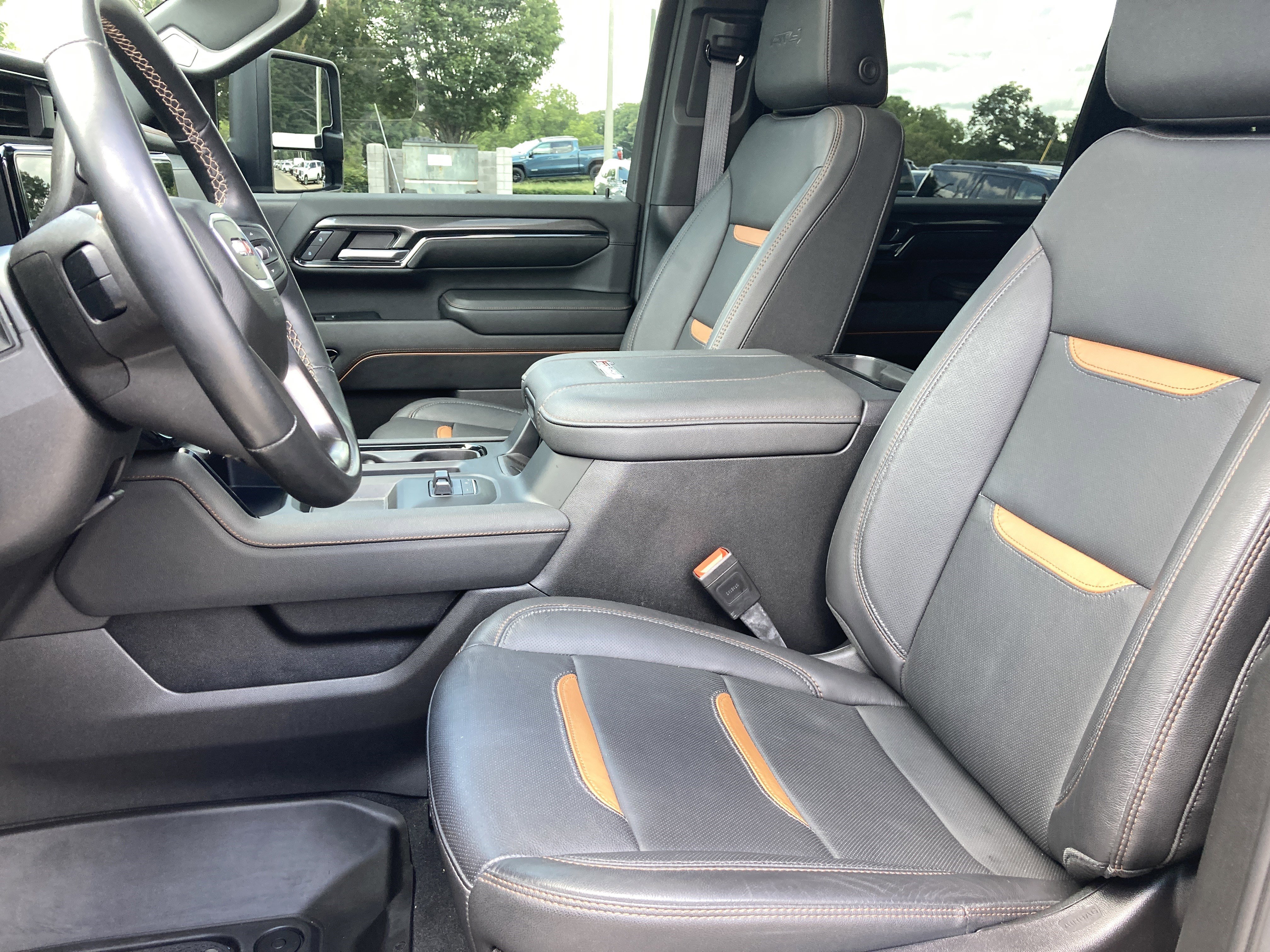 Used 2024 GMC Sierra 2500 AT4 w/ AT4 Premium Plus Package AWD/4WD image 12