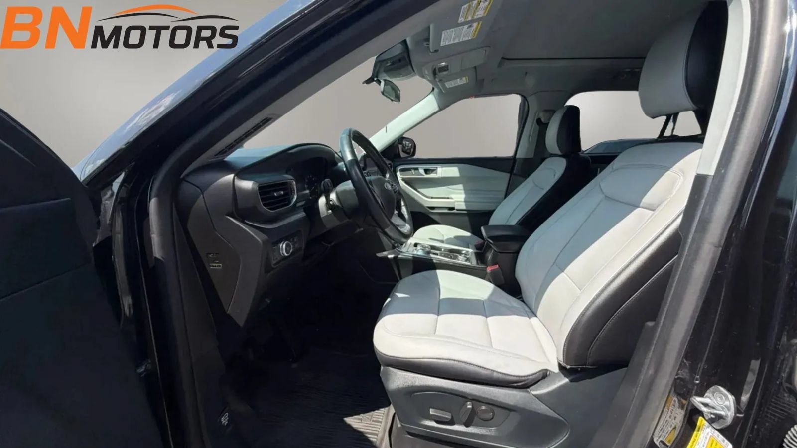 Used 2021 Ford Explorer XLT w/ Equipment Group 202A AWD/4WD image 14