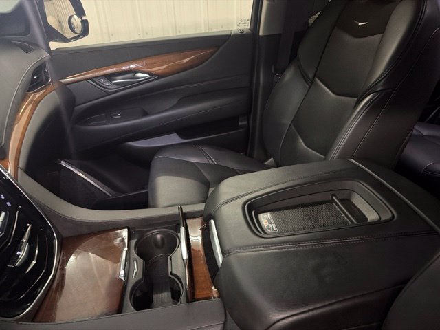 Used 2017 Cadillac Escalade Premium Luxury RWD image 34