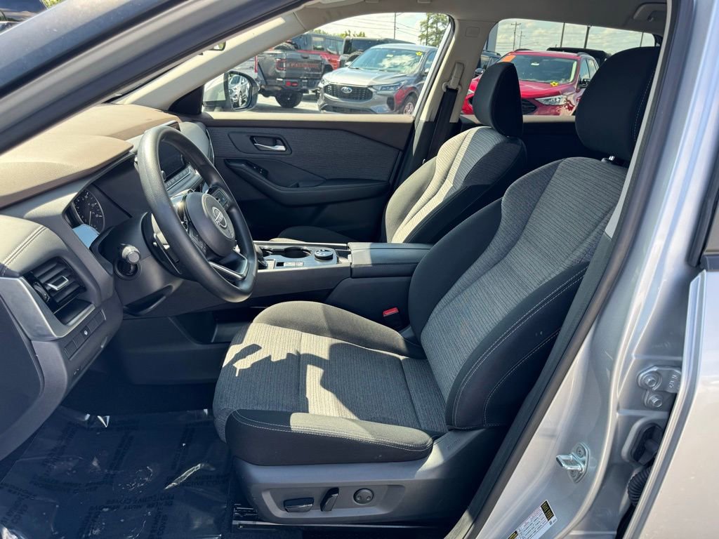 Used 2022 Nissan Rogue SV image 17