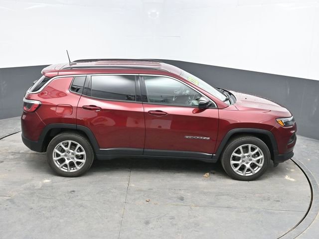Used 2022 Jeep Compass Latitude AWD/4WD image 32