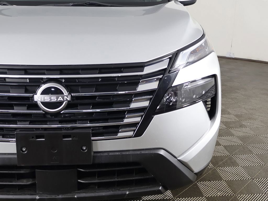 Used 2024 Nissan Rogue SV image 12