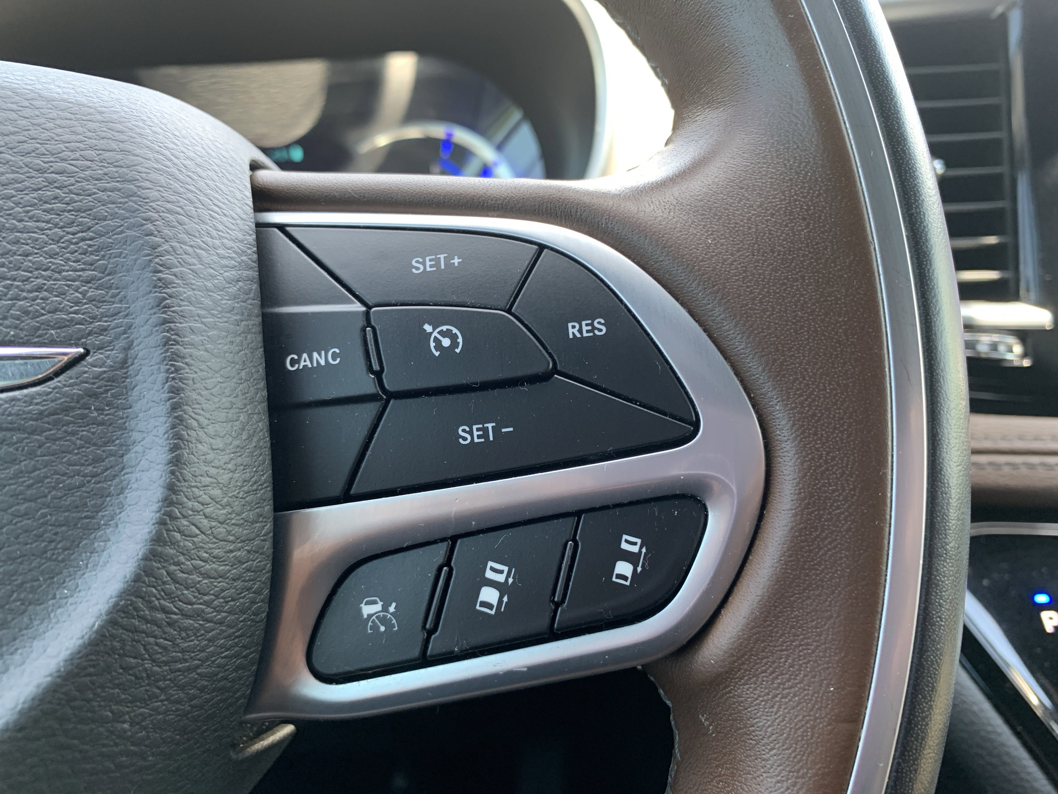 Used 2021 Chrysler Pacifica Limited w/ Uconnect Theater Family Group FWD image 20