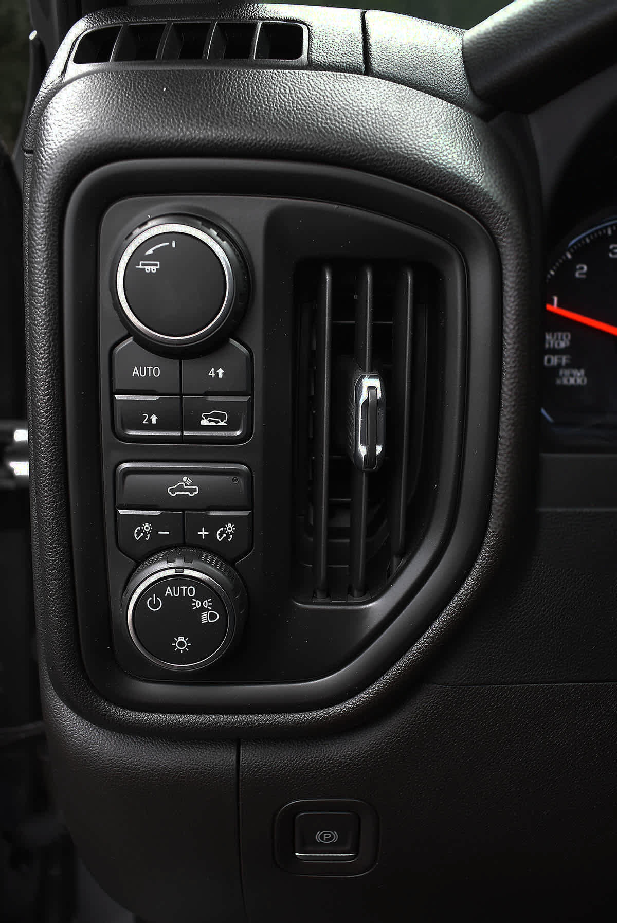 Used 2023 Chevrolet Silverado 1500 Custom AWD/4WD image 19
