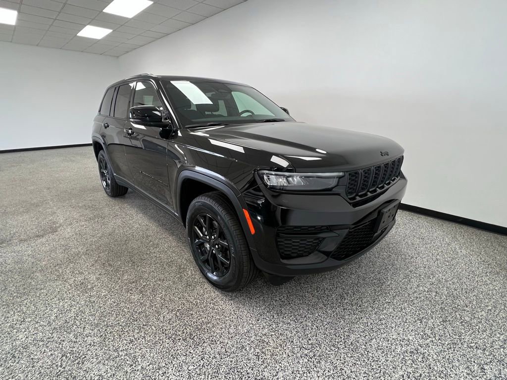 Used 2024 Jeep Grand Cherokee Altitude image 17