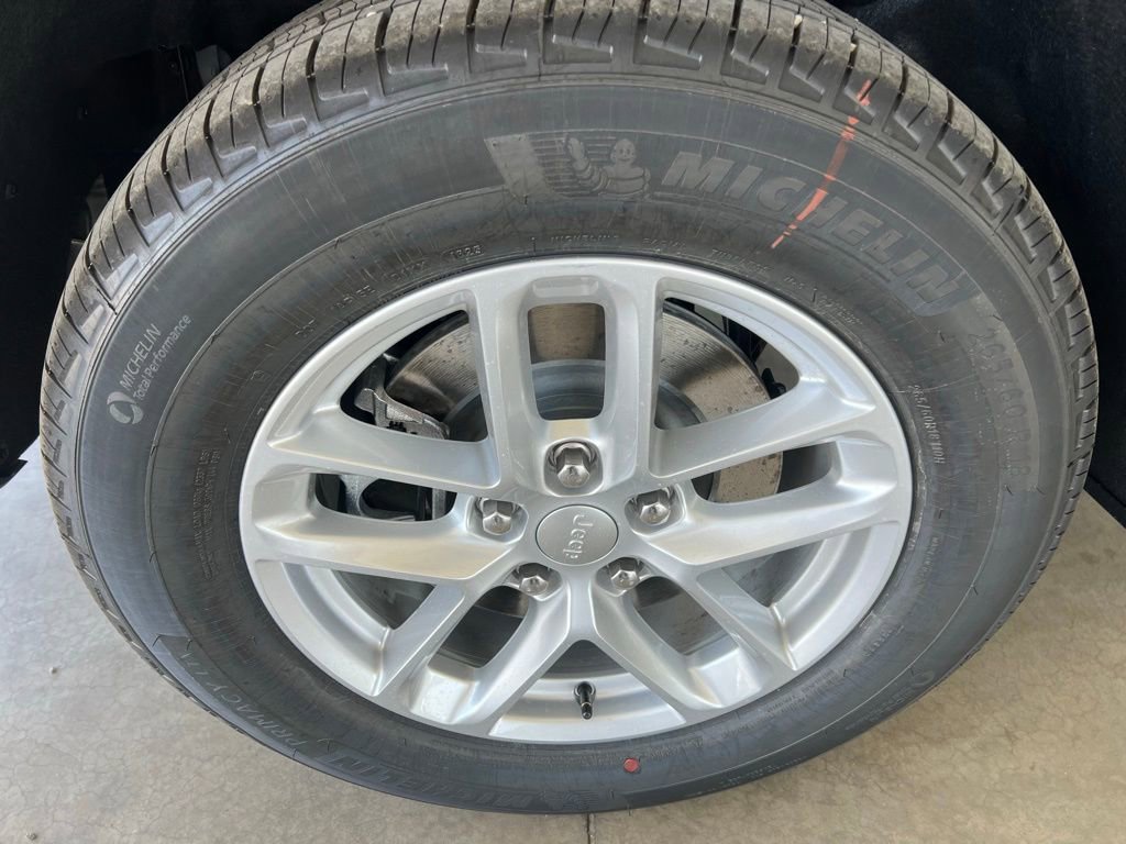 New 2025 Jeep Grand Cherokee L Laredo w/ Luxury Tech Group I image 31