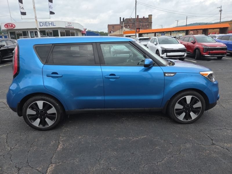 Used 2017 Kia Soul + w/ Designer's Package FWD image 5