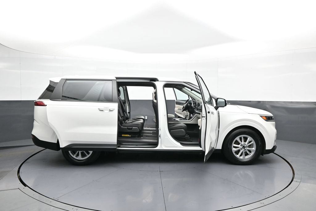 Certified 2024 Kia Carnival LX FWD image 41