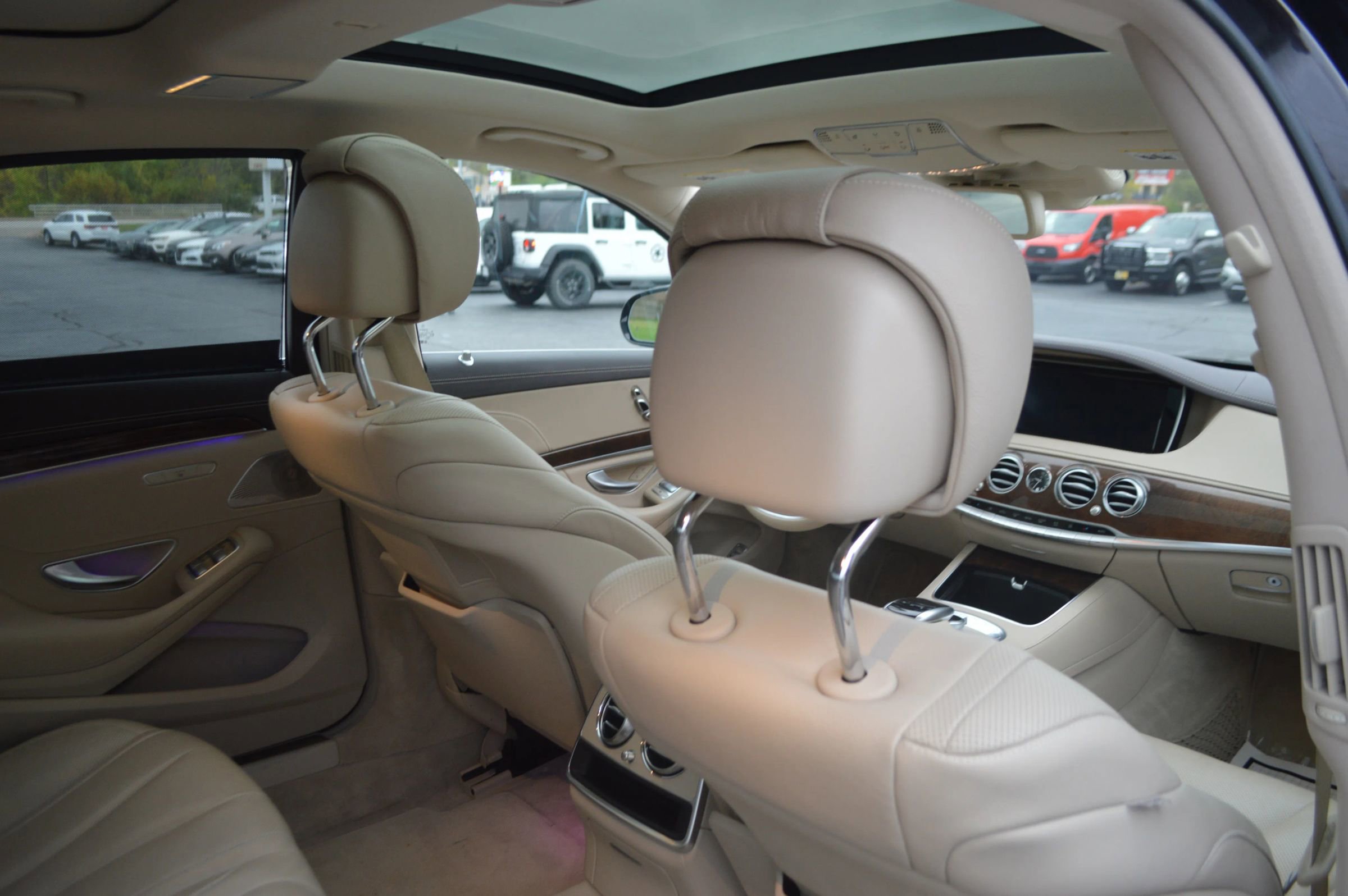 Used 2015 Mercedes-Benz S 550 4MATIC Sedan w/ Premium 1 Package image 31