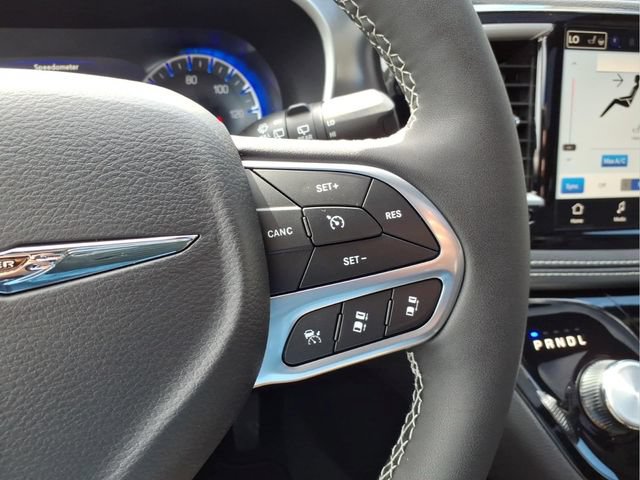 New 2026 Chrysler Pacifica Select AWD/4WD image 25