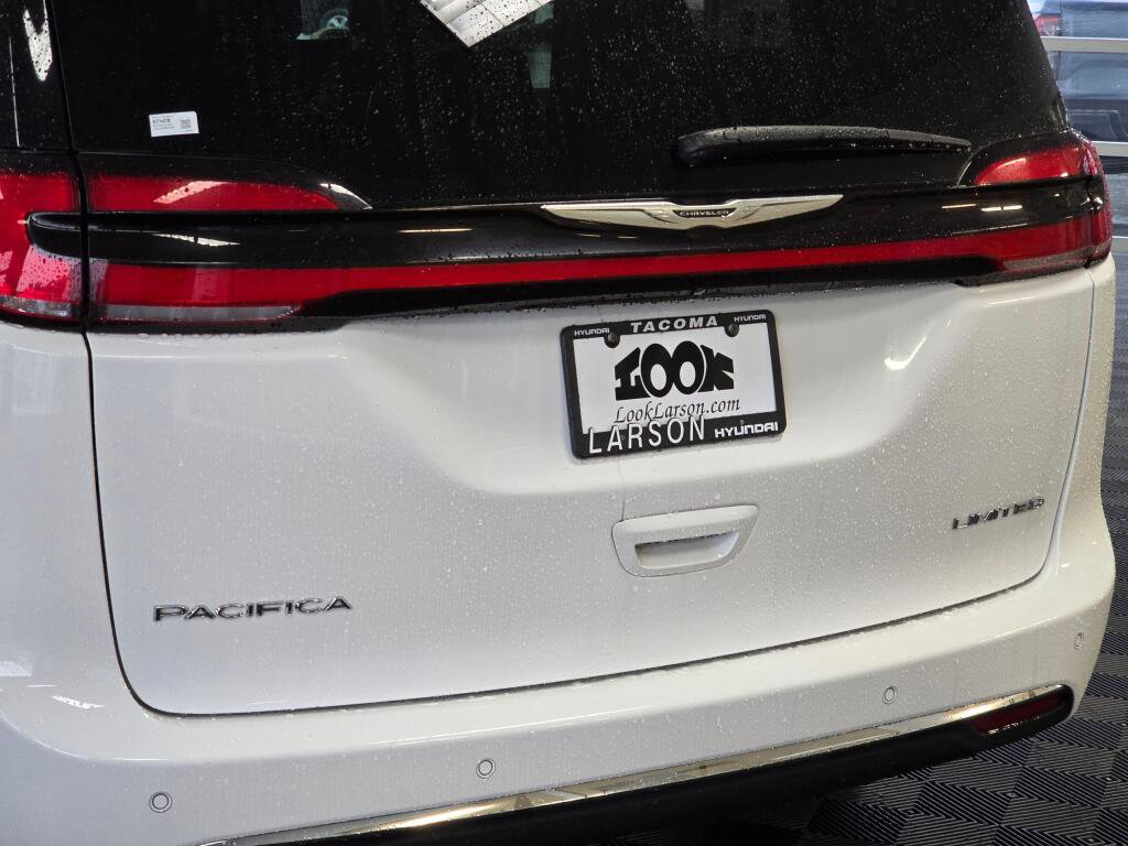 Used 2022 Chrysler Pacifica Limited image 13