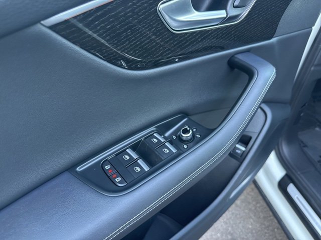 Used 2025 Audi Q7 3.0T Premium Plus image 9