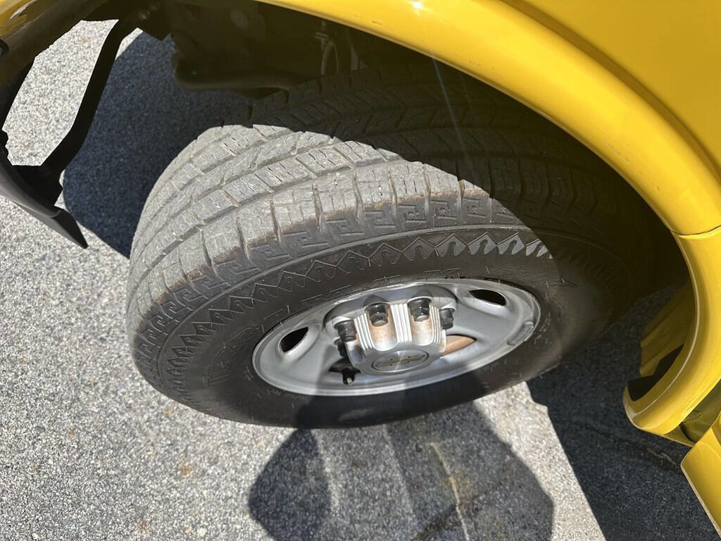 Used 2022 Chevrolet Express 2500 image 24