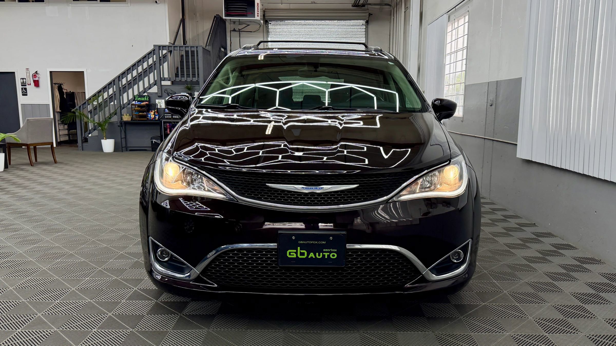 Used 2017 Chrysler Pacifica Touring-L image 2