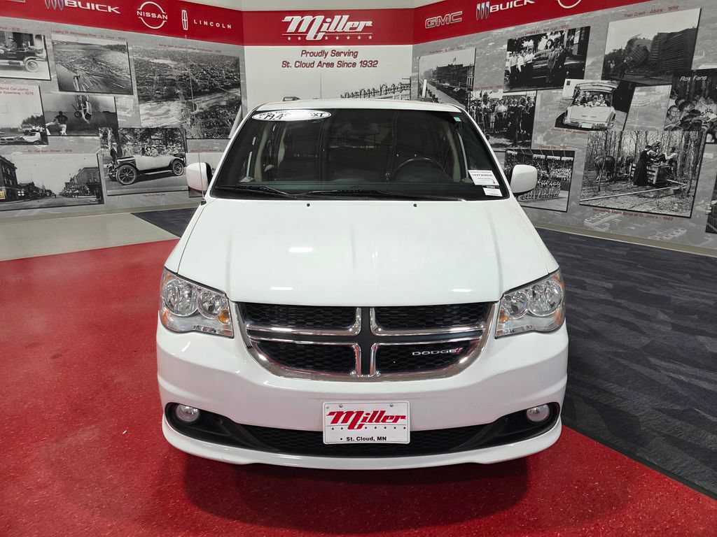 Used 2020 Dodge Grand Caravan SXT w/ Rear Park Assist Package FWD image 9