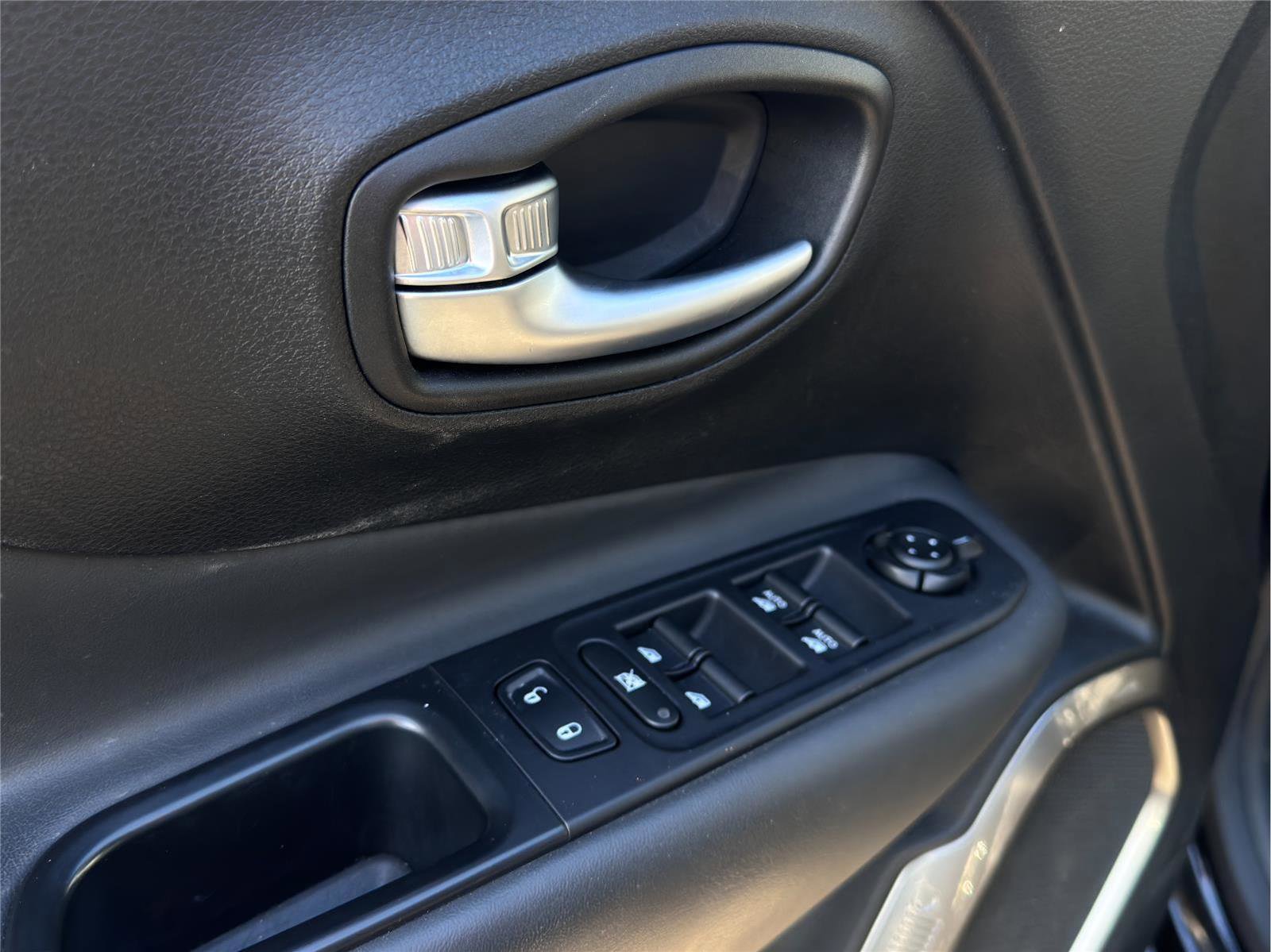 Used 2019 Jeep Renegade Limited w/ UConnect 8.4 Nav Group image 14