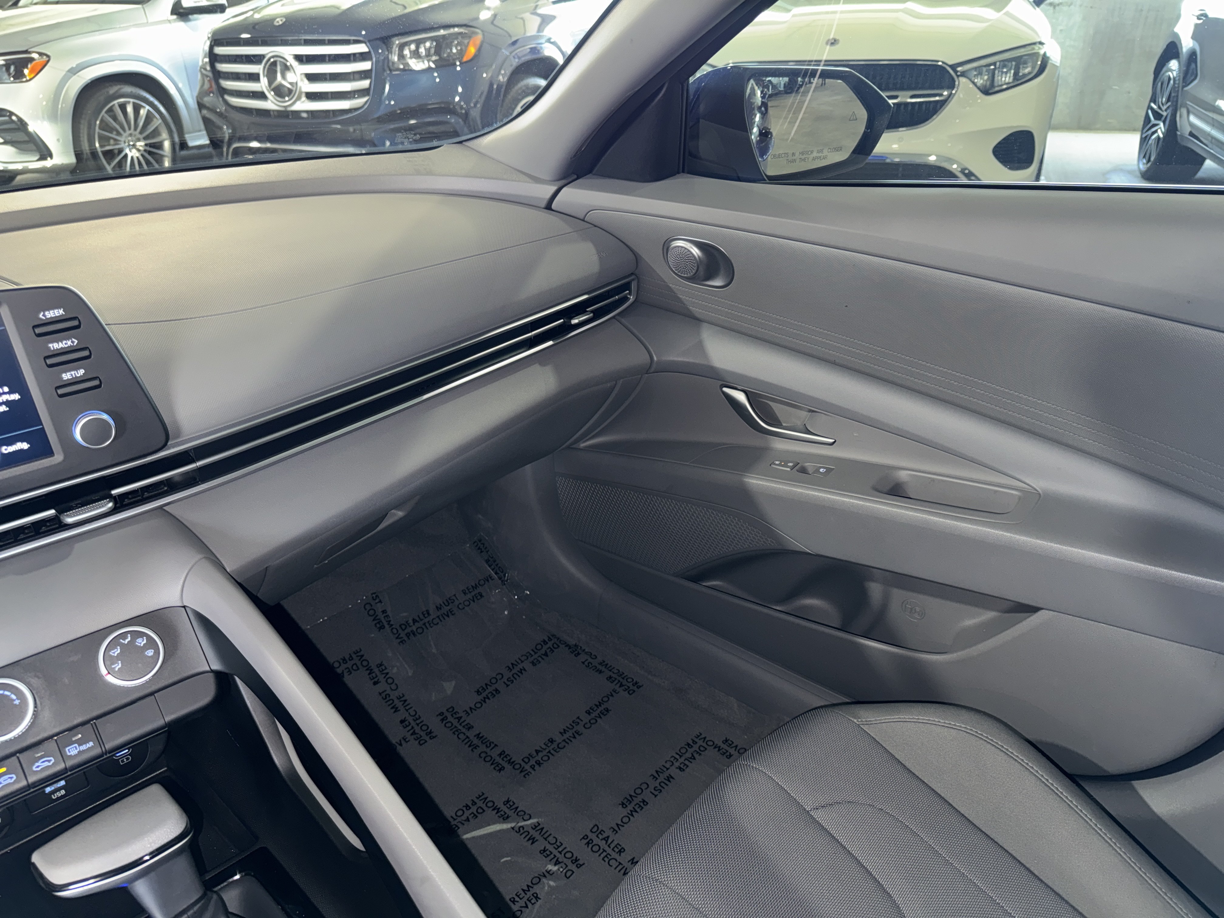 Used 2025 Hyundai Elantra SE FWD image 29