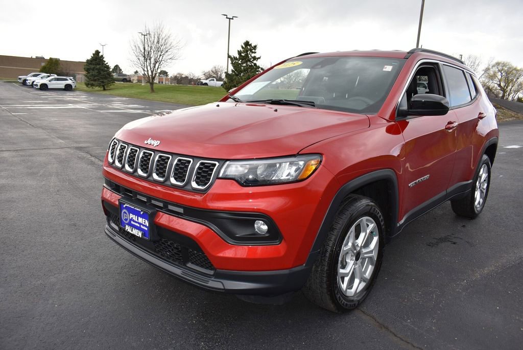 Used 2025 Jeep Compass Latitude image 8