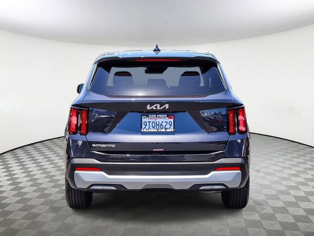 Certified 2025 Kia Sorento LX FWD image 7