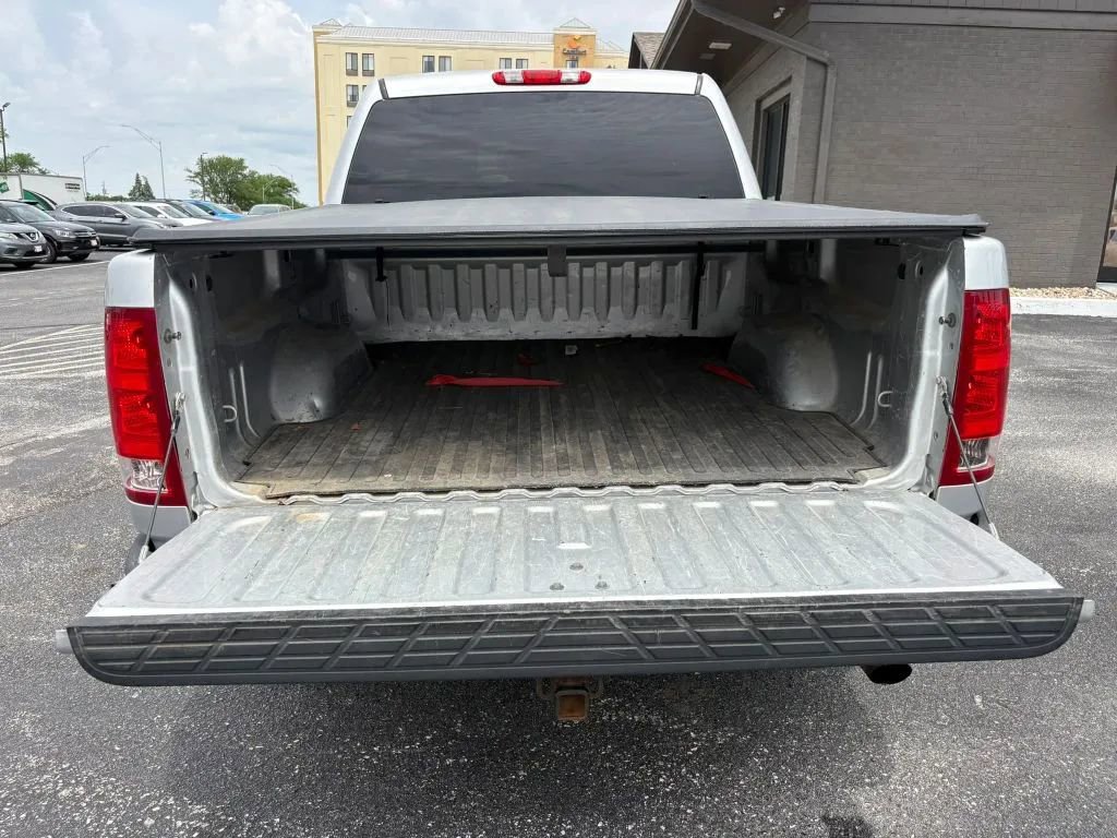 Used 2010 GMC Sierra 1500 SLT w/ All-Terrain Package AWD/4WD image 9