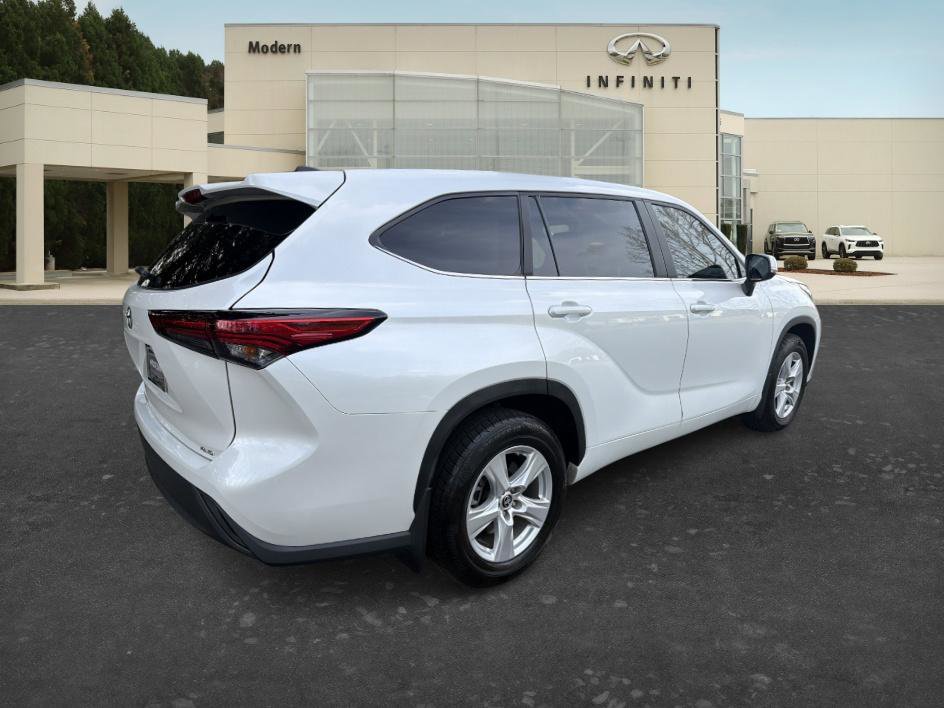 Used 2023 Toyota Highlander L image 5
