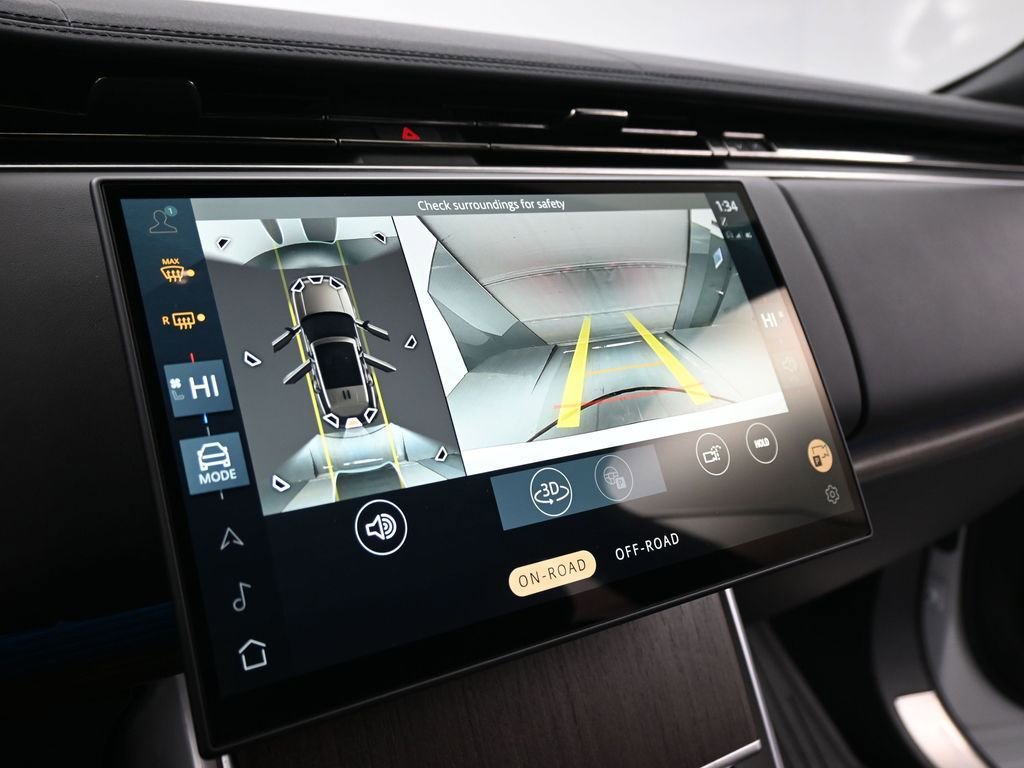 Used 2025 Land Rover Range Rover SE image 13