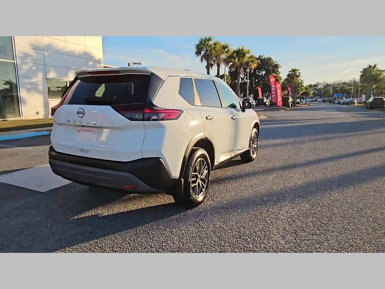 Used 2023 Nissan Rogue S image 30
