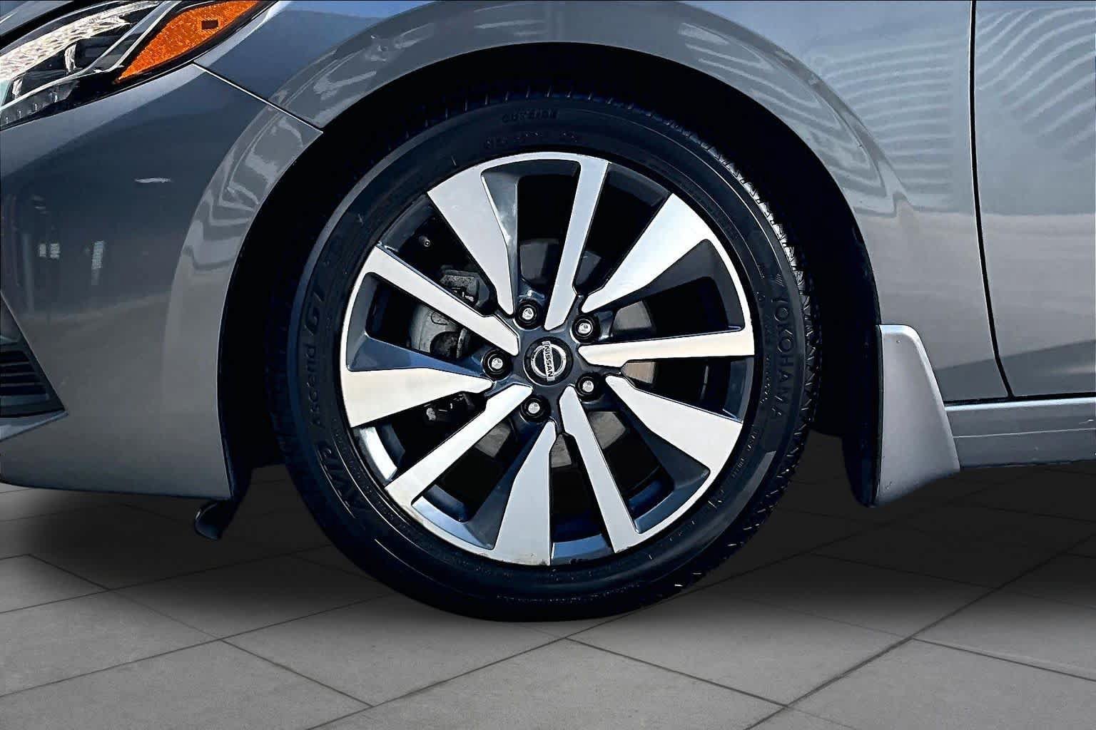 Used 2020 Nissan Sentra SV w/ SV Premium Package FWD image 11