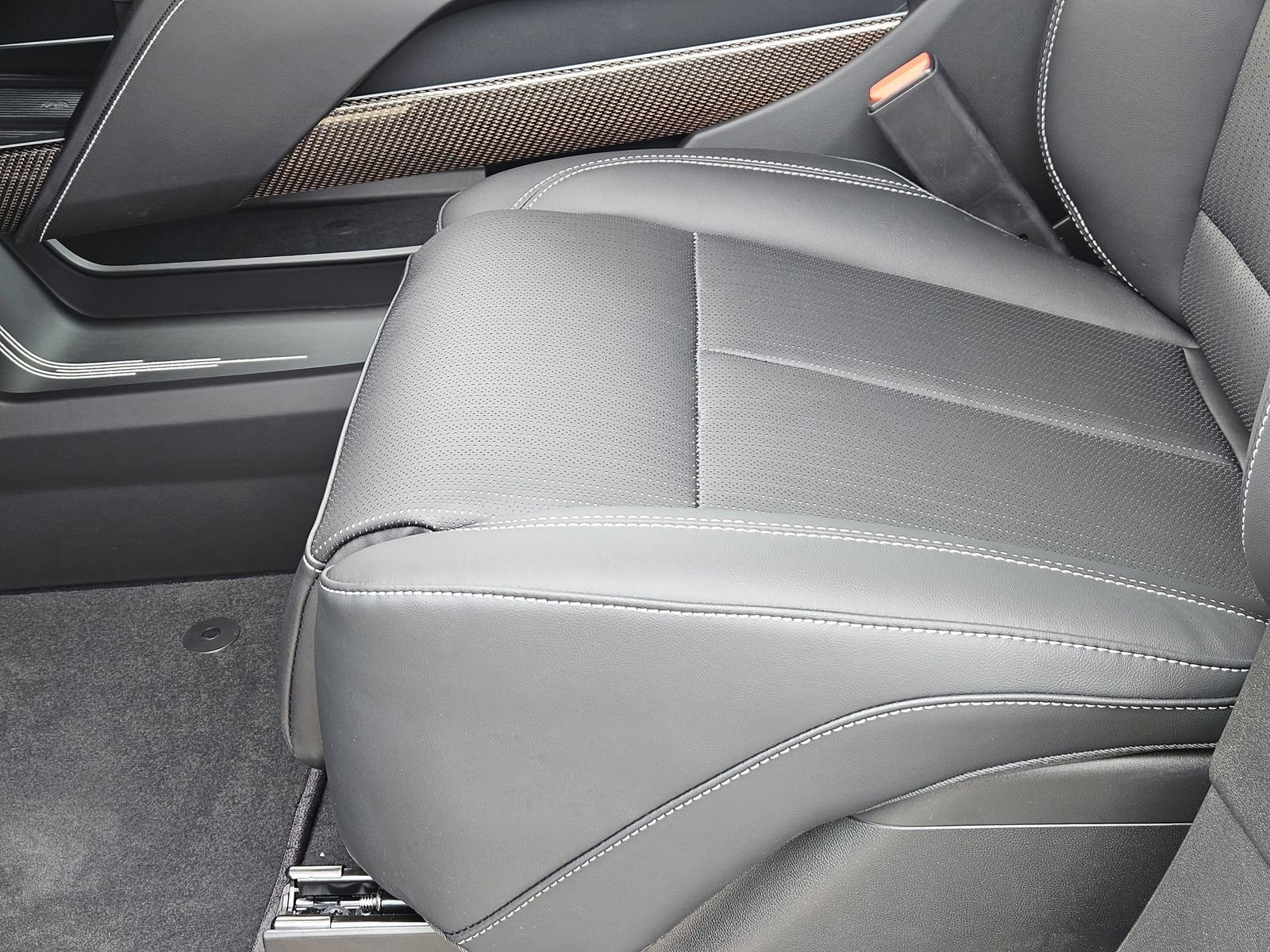 New 2026 Cadillac Vistiq Luxury AWD/4WD image 24