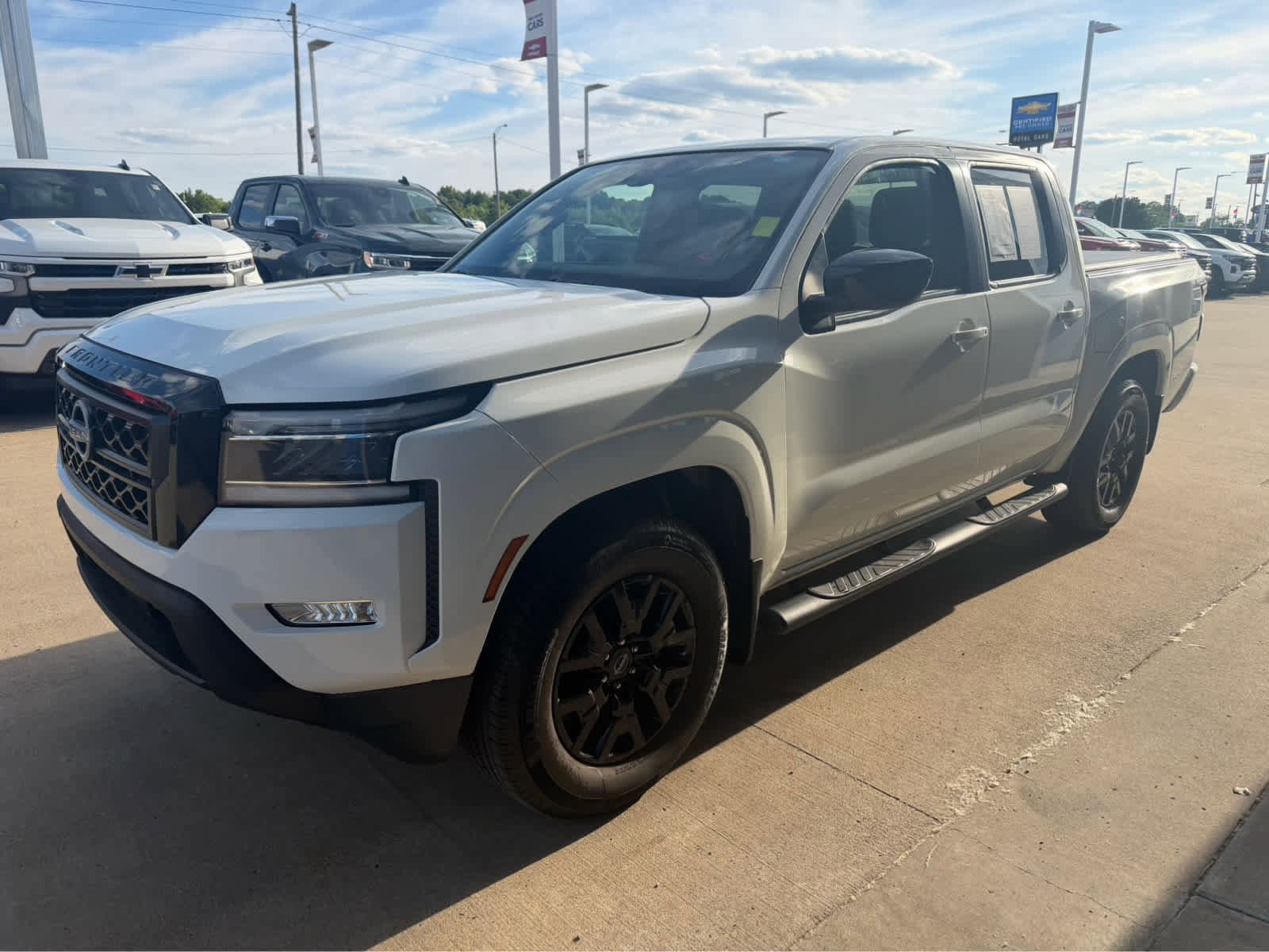 Used 2023 Nissan Frontier SV w/ Midnight Edition Package RWD image 2